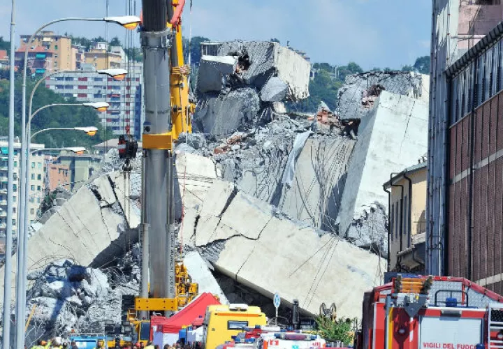 Se examinan las cámaras de seguridad de este tramo de autopista para poder conocer el número de vehículos que transitaban en el momento del derrumbe del viaducto.