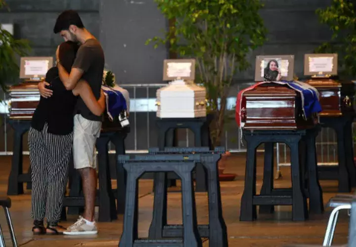 El resultado provisional del siniestro es de 38 muertos, al menos tres de ellos niños, y 15 heridos, según cifras de la Delegación del Gobierno en Génova.