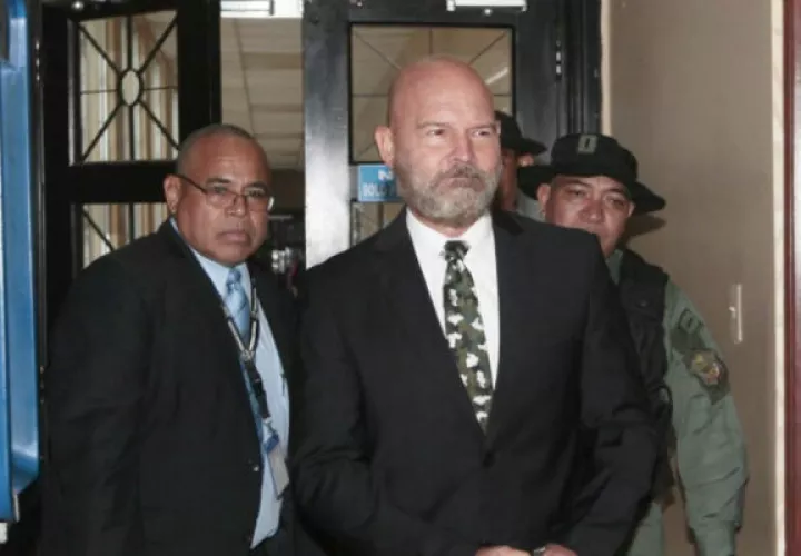 Exdirector de la Policía es investigado en este caso.