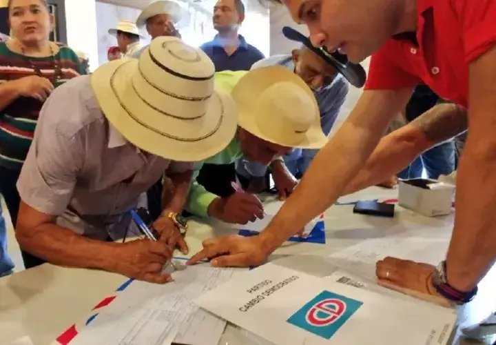Más de 350 mil personas tramitaron su inscripción en CD antes del 5 de mayo de 2018, lo que les permite participar en las primarias. /Foto Twitter