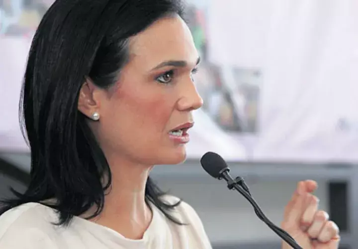 La canciller panameña Isabel de Saint Malo fue querellada por irregularidades en extradición de Ricardo Martinelli. Foto/Archivos
