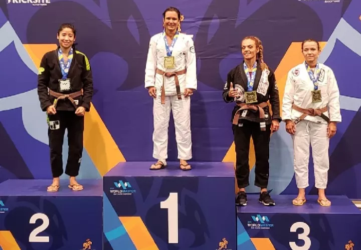   La panameña  Jennisín Rosanía en el podio. Foto Cortesía