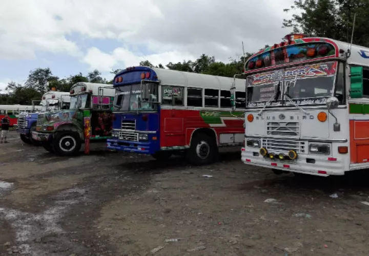 Este robo se registra un mes después de que sujetos armados dispararan en contra de un transporte de pasajeros de la ruta Penonomé – Panamá.