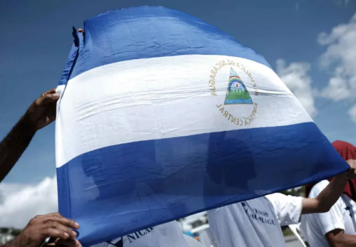 La Policía Nacional mantiene desplegado cientos de agentes desde la salida sur de Managua hasta Granada.