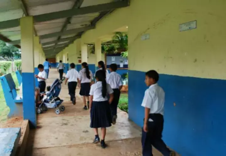 Son los jóvenes quienes pierden valiosas horas de clases por falta de docentes. /Foto: Panamá América