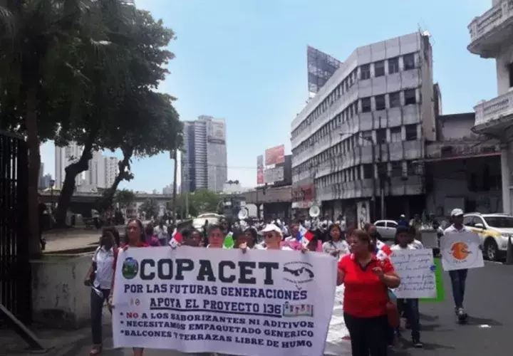 Copacet y 5 escuelas marcharon hasta la AN. Twitter