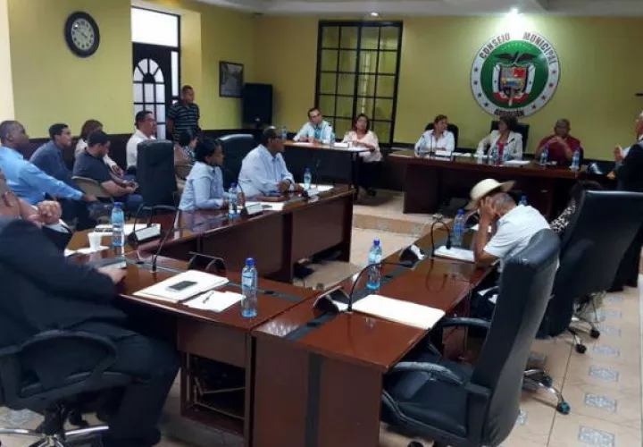 Con el aumento, los representantes de corregmientos llegarán a 2 mil dólares mensual.