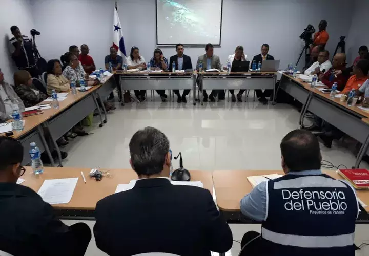 Defensoría del Pueblo es mediador en diálogo entre docentes y autoridades de Educación. Foto/VíctorArosemena