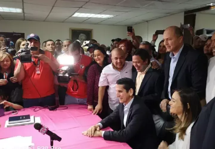 Rómulo Roux no solo ha sabido mantener el apoyo de la bancada de CD, sino sumar también el respaldo de figuras fieles a Martinelli. /Foto Archivo
