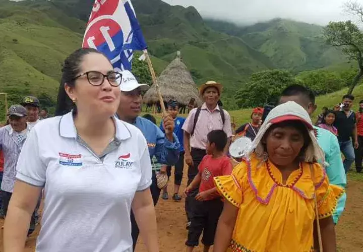 Zulay Rodríguez, en la comarca Ngäbe-Buglé. /Foto Cortesía