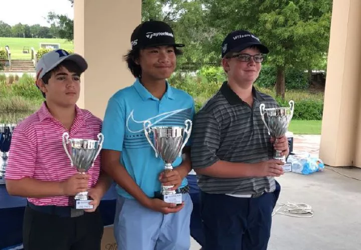 Durán (izq.) con su trofeo /Foto Cortesía