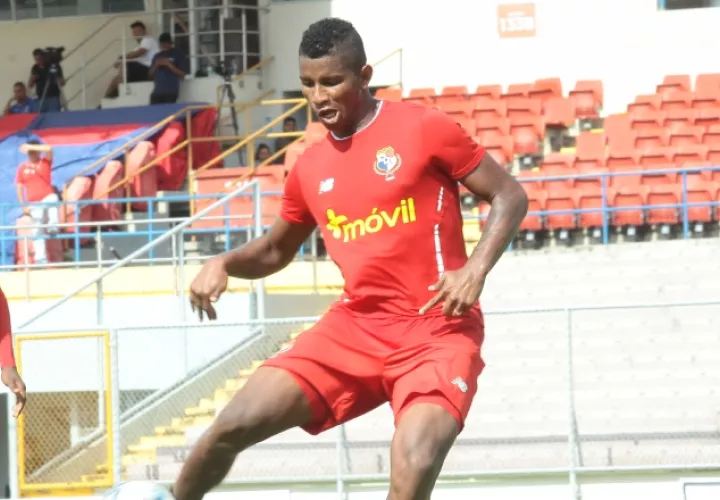 Fidel Escobar en los entrenamientos de la Roja. /Foto Anayansi Gamez