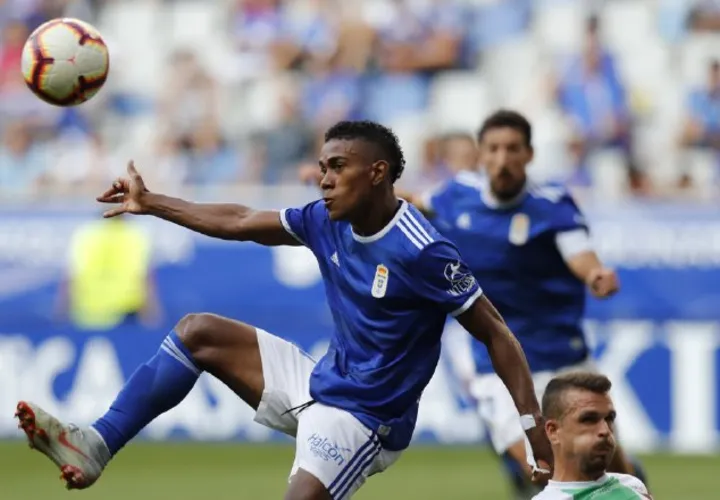 Edgar Yoel Bárcenas ha tenido buen inicio con el Real Oviedo. /Foto @RealOviedo