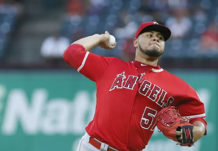 Jaime Barría debutó en la MLB  ante los Rangers.