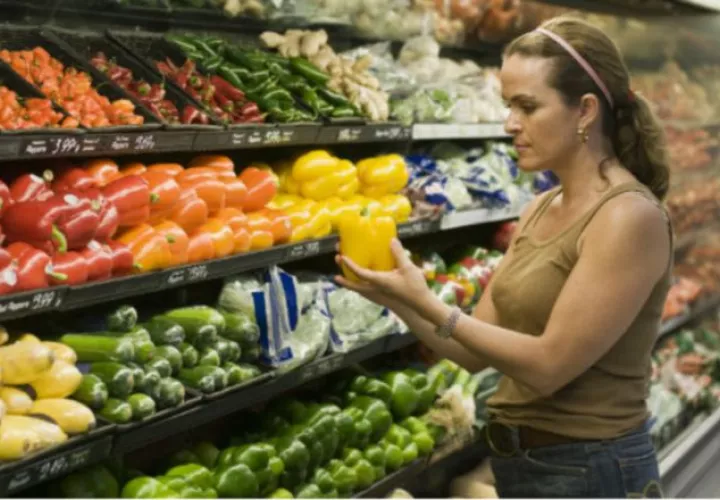 A consumidores no les alcanza el dinero y ahorran menos Cortesía