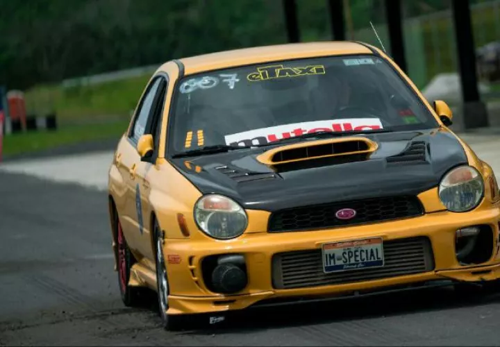 "El TAXI",  un Subaru Impreza WRX,  es único en la región y goza de gran reconocimiento entre los amantes de esta disciplina. Cortesía 