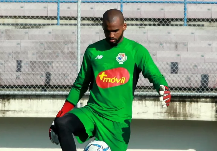 Luis "Manotas" Mejía