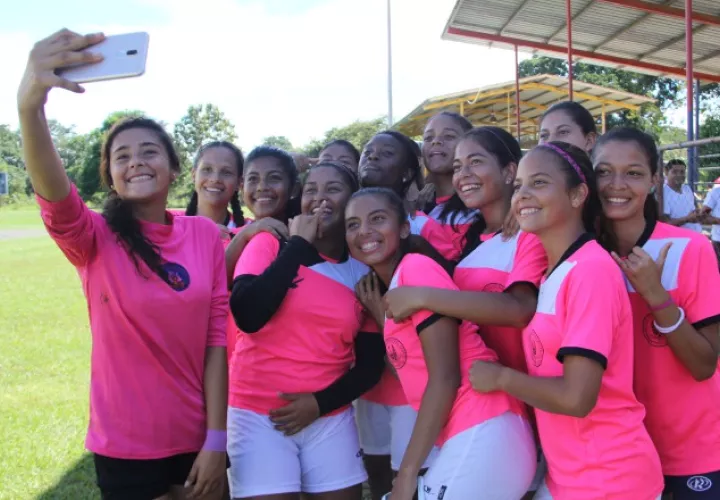 Las chicas están mentalizadas en dejar en alto al país. /Foto Cortesía