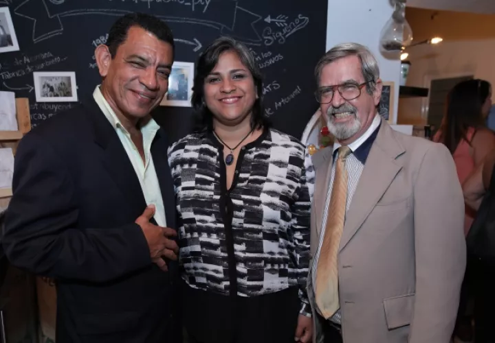 3. Luis Rudas, Mónica Pérez y José María Olivella. 