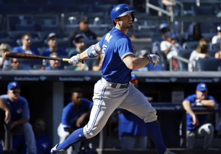 Randal Grichuk conecta hit impulsador. /Foto AP