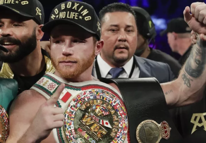 El mexicano se llevó la victoria por la tarjeta de los jueces. /Foto AP