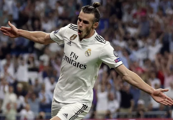 Gareth Bale anota uno de los goles del Real Madrid sobre la Roma en el partido de la Champions. AP