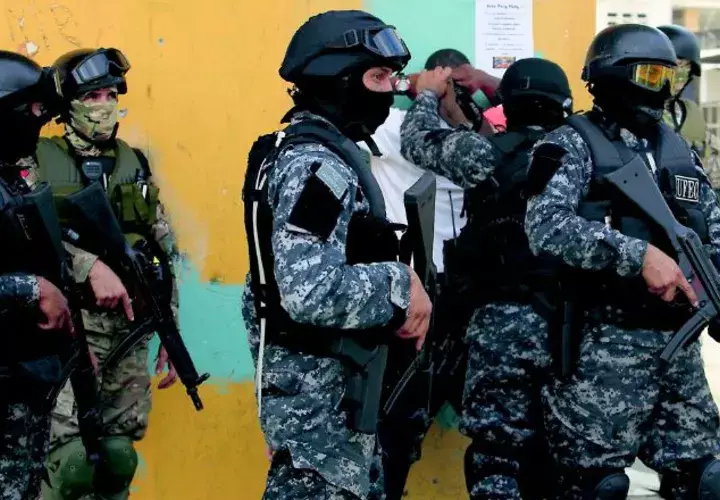 Las personas reclaman mayor presencia de los policías en las distintas avenidas del país, sin importar la hora. Foto: Panamá América