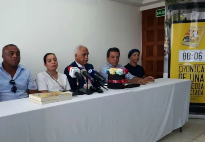 Afectados y familiares de las víctimas en conferencia de prensa. Foto/Víctor Arosemena