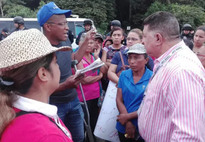 Los residentes están cansados de no contar con el suministro de agua potable. Foto: Eric Ariel Montenegro. 