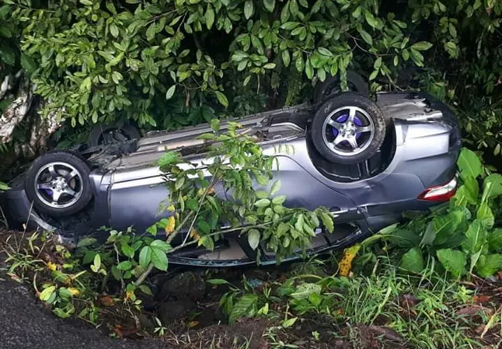 La educadora y sus dos hijos se accidentaron en el sector de Macano de Boquerón. Foto/Mayra Madrid