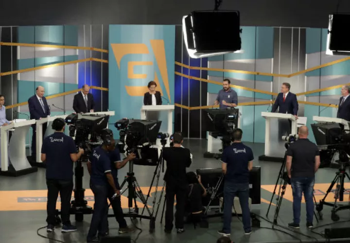 Los candidatos presidenciales, lamentaron lo ocurrido contra Jair Bolsonaro, quien fue apuñalado. FOTO/EFE