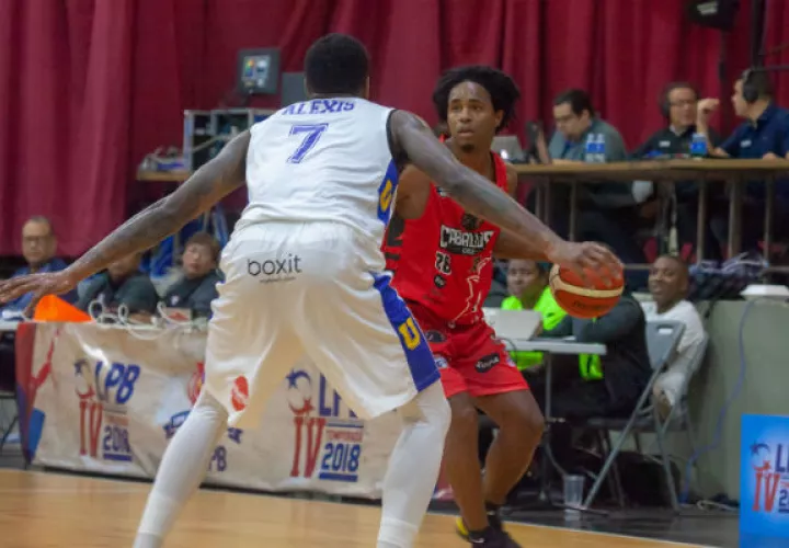 Alvin Cruz de Caballos en el juego contra Universitarios. Foto:AP