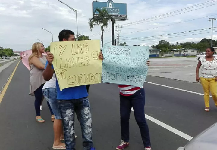 Cierran las calles exigiendo que les den sus llaves, Foto/Eric Montenegro