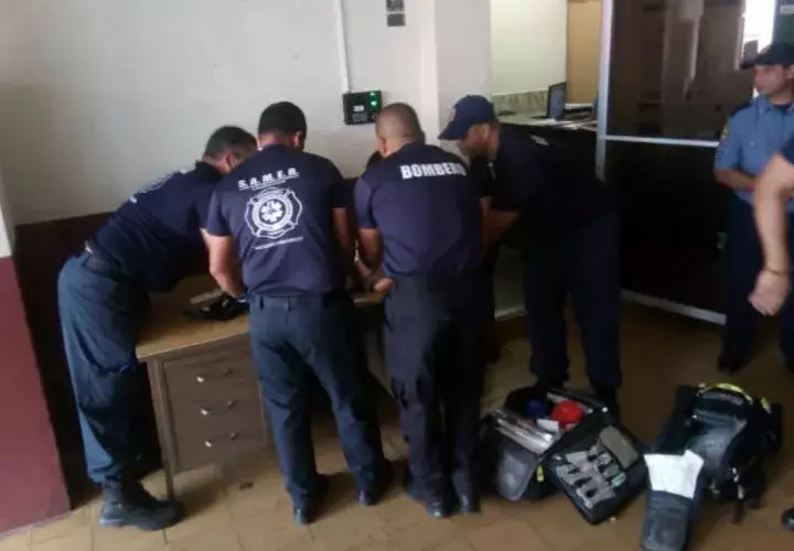  Los bomberos atendieron a la menor y salvaron su vida. Foto: Cortesía.