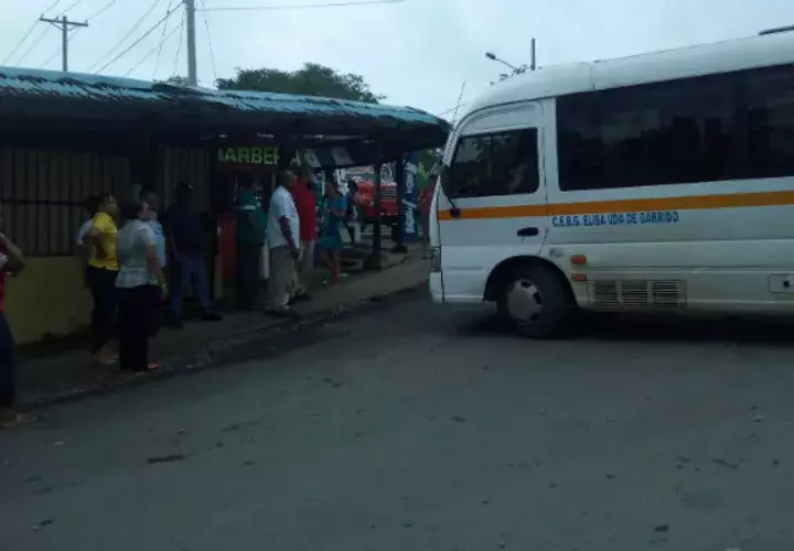 El autobús del centro educativo Elisa Viuda de Garrido en el corregimiento de Buena Vista en la provincia de Colón.