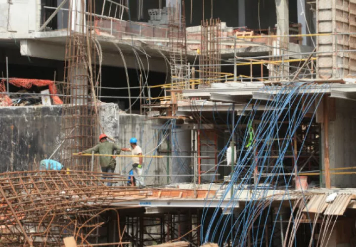 La construcción  de espacios de oficinas lleva 24 meses  manejándose  de manera cautelosa.