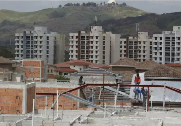 El sector construcción generó más de 180 mil plazas de empleo hasta agosto de 2017 y aportó al producto interno bruto (PIB) el año pasado, un 16.7%. /Foto Archivo