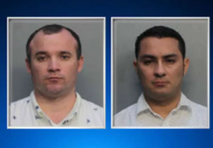 Diego Berrio (izq.) y Edwin Giraldo Cortez fueron detenidos en Miami Beach. Foto: el Nuevo Herald/Miami.