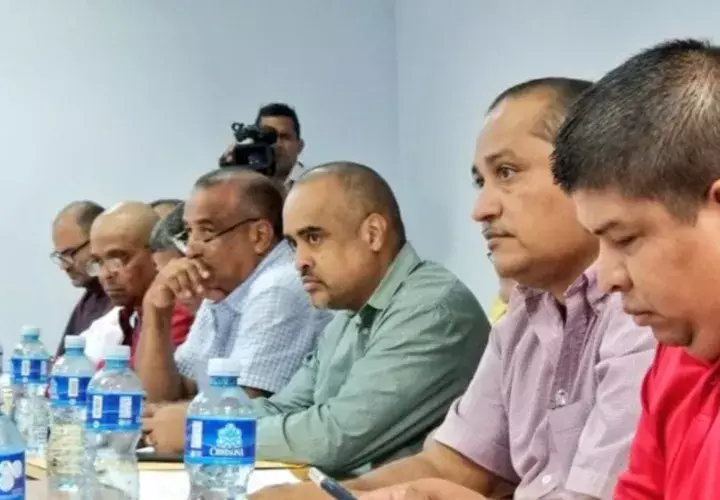 Voceros de docentes mostraron su decepción, luego de la reunión del 31 de agosto. /Foto Twitter