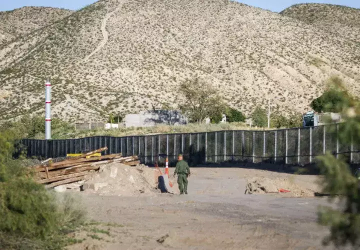 "El muro de bolardo ha demostrado ser beneficioso para la Patrulla Fronteriza para detectar entradas ilegales y el contrabando de narcóticos a los Estados Unidos", subrayó Hull.