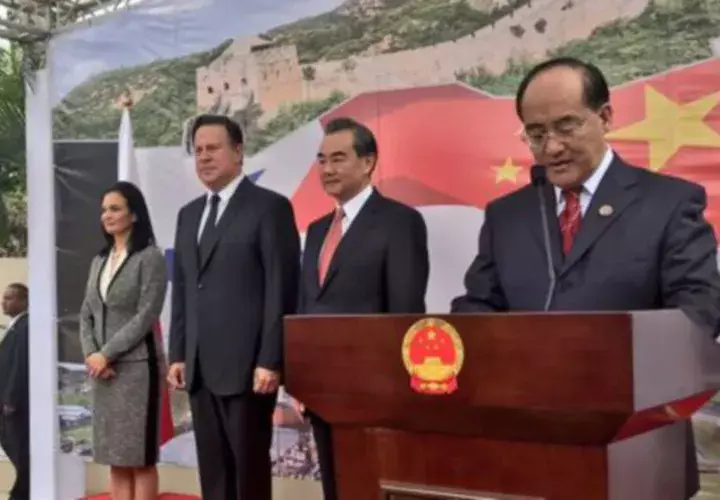 Juan Carlos Varela no descartó establecer Embajada China en Amador. 