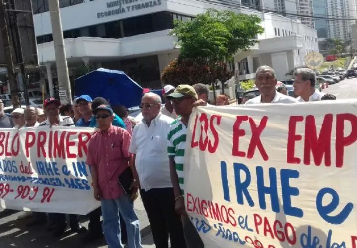 Los extrabajadores del IRHE han realizado varias protestas. 