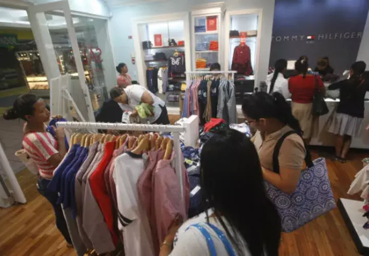 El sector comercio atraviesa por una situación difícil y no pretende contratar nuevo personal.