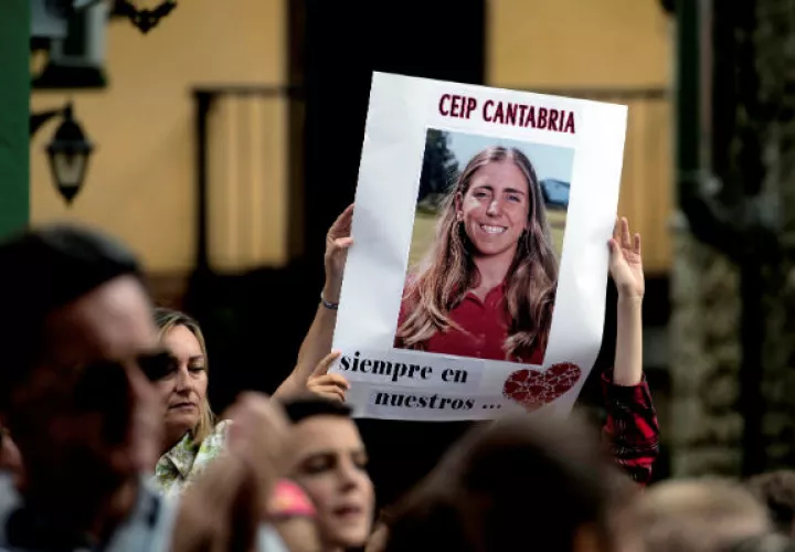 Concentración en la localidad cántabra de Puente San Miguel, con motivo de la muerte de la golfista Celia  Barquín. Foto:EFE
