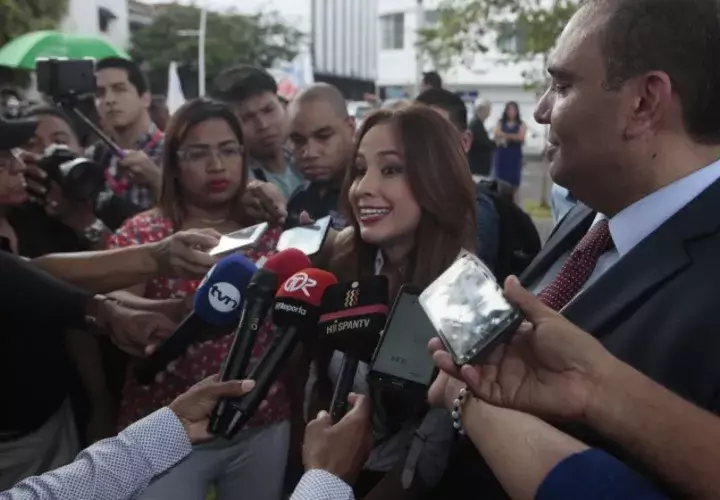 Estudiantes de Periodismo también mostraron su descontento ante la demanda a la periodista Guadalupe Castillero. /Foto: Víctor Arosemena