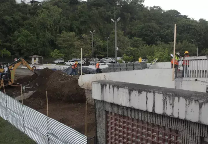 Los trabajos en el Hospital San Miguel Arcángel se mantienen  en un 70% y están presionando para que los mismos concluyan en noviembre de este año. /Foto: Víctor Arosemena