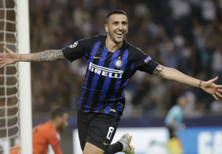 Vecino festeja su gol a para el Inter. Foto: AP