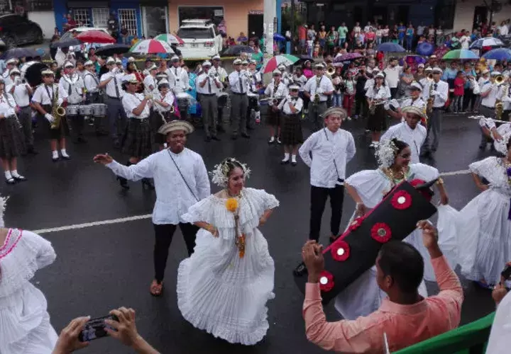 Las piezas musicales fueron aplaudidas por los asistentes en el desfile de La Chorrera en Panamá Oeste. Foto: Eric Montenegro.