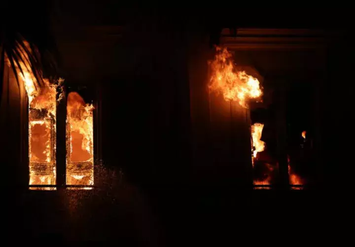 Aún no es posible detectar las causas que provocaron las llamas. Foto: EFE