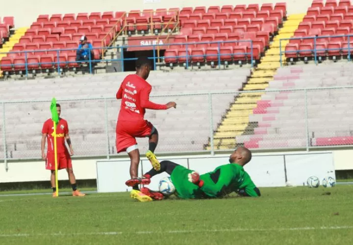 Luis Mejía durante la práctica de la selección en el Rommel Fernández. Foto Anayansi Gamez
